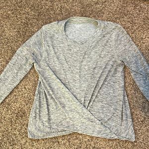 Gray Old Navy active long sleeve shirt